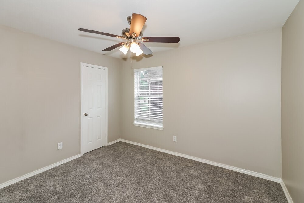 Photo - 1427 Waterside Village Drive