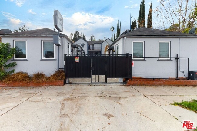 Building Photo - 11472 Ventura Blvd Unit 2-2 Rental
