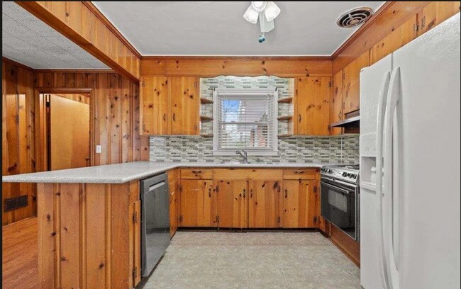 Kitchen - 1202 State Rd S-21-1470