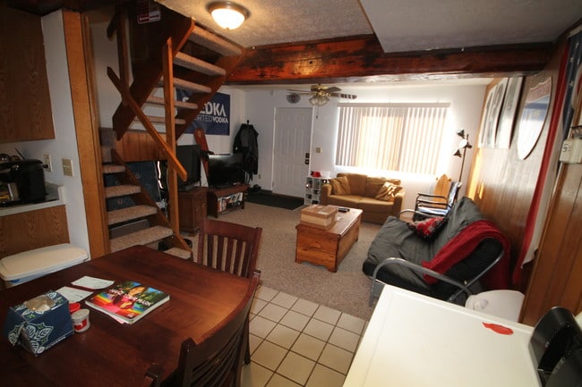 128 W Norwich Ave