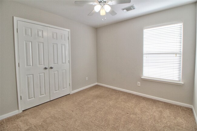 Building Photo - 29407 Legends Green Dr