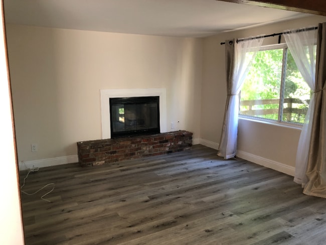 22822 Azalia Ln