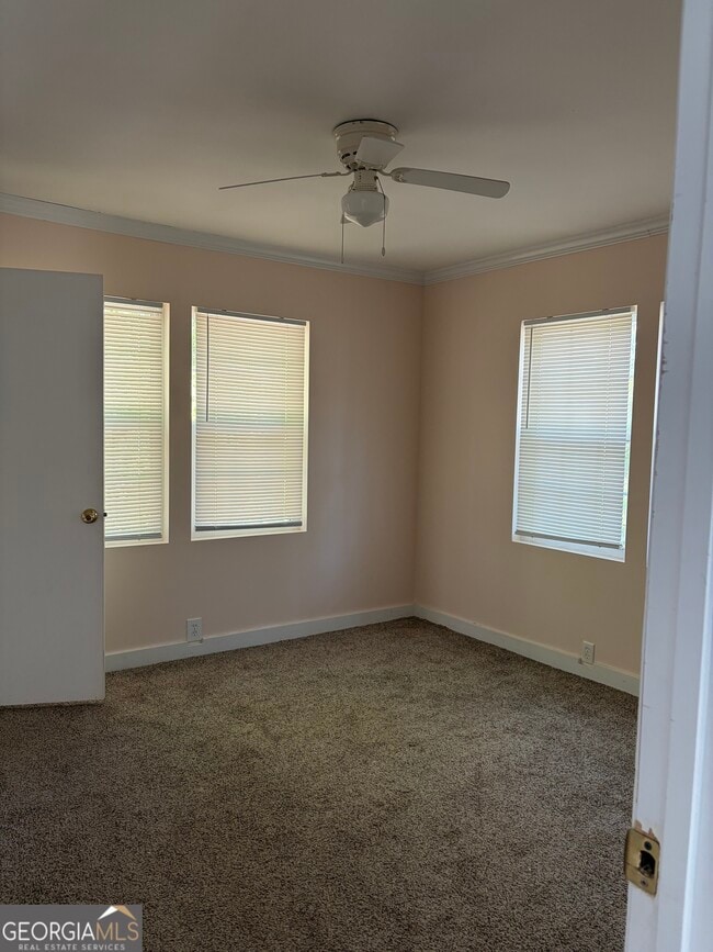 Photo - 102 W Grady Ave