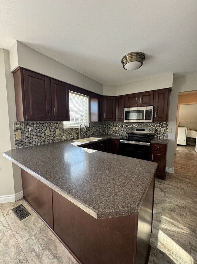 Photo - 8811 Woodridge Dr