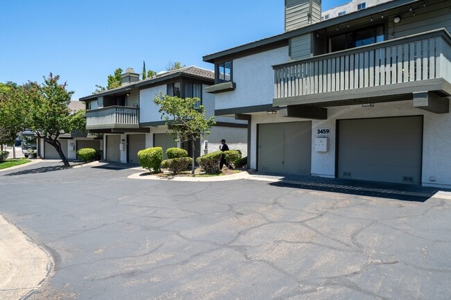 Photo - 3459 Reynard Way