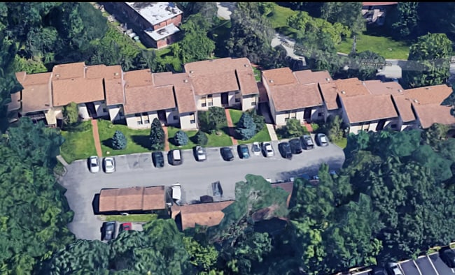 Building Photo - THE VILLAGES SOUTH 350 Unit D
