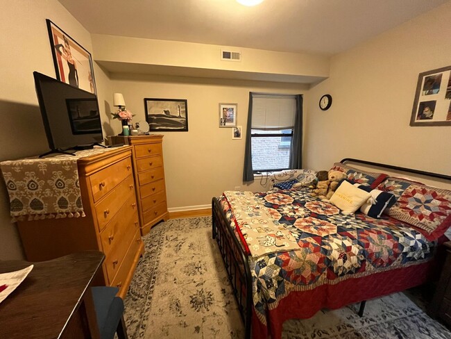 Photo - Warm Vintage Jumbo 2BR 2Bth w fireplace an... Unit 1N