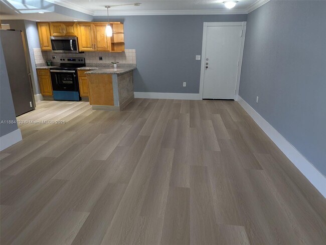 Building Photo - 13700 SW 62nd St Unit 204