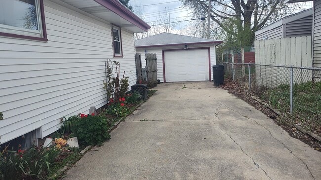 Photo - 4149 Lasalle St