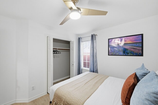 Photo - 3565 Dreyfus St