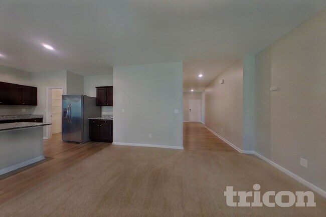 Photo - 180 Bowen Way