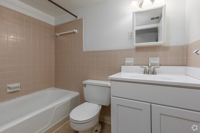 2BR, 1BA - 858SF - Bathroom