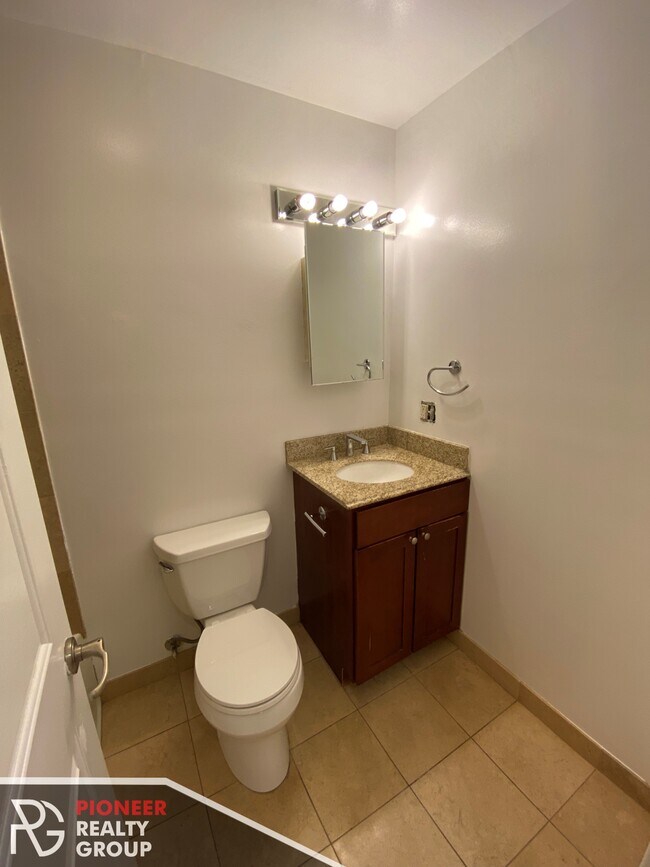 Photo - 643 W Wrightwood Ave