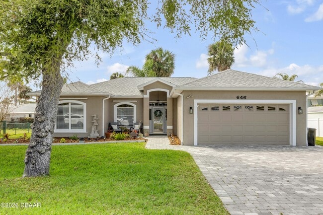 Building Photo - 646 S Pine St