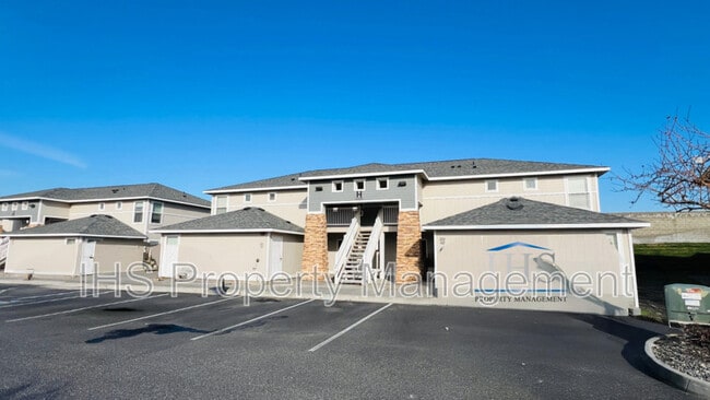 Building Photo - 6305 Chapel Hill Blvd Unit H102