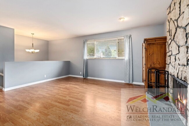 Photo - Cozy & Beautiful 4-Bed, 2-Bath Sandy Home ...