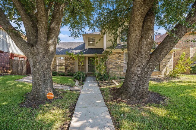 Photo - Charming 3 bedroom, 2 bath home with an open floor plan in a prime Grand Prairie location!