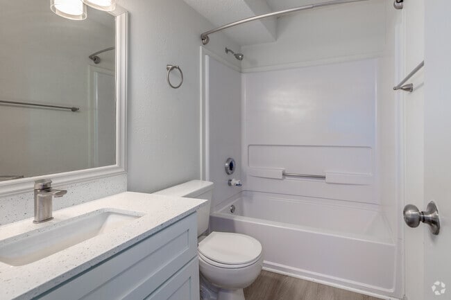2BR, 2BA - 856SF - Victoria - Second Bathroom