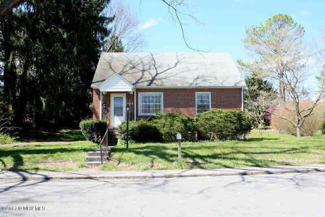Building Photo - Charming Blacksburg Home with Spacious Bas...