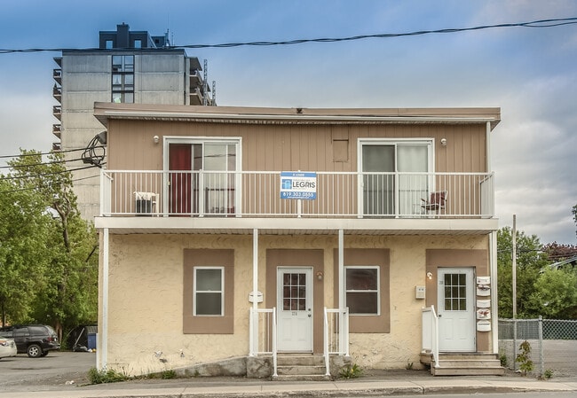 Photo - Bachelor Apartment in Hull - Prime location Unit C