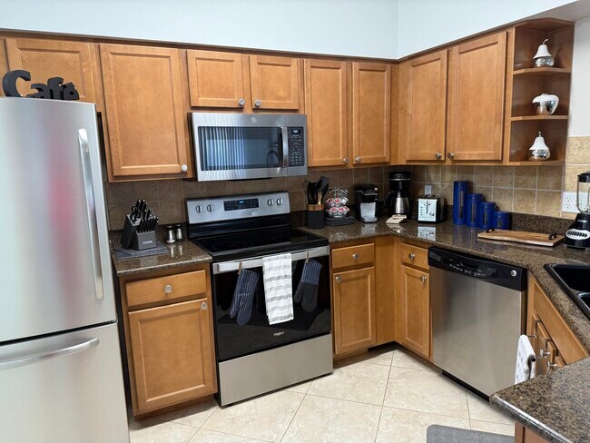 Photo - 3106 Myrtlewood Cir E