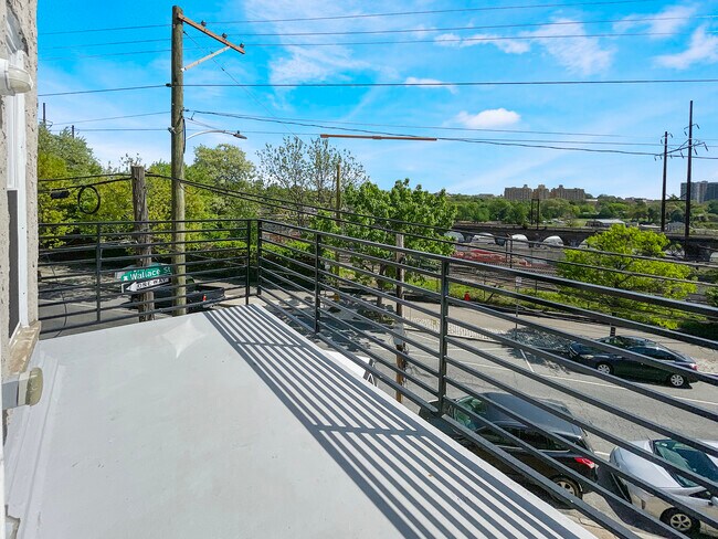 Photo - 637 N 32nd St