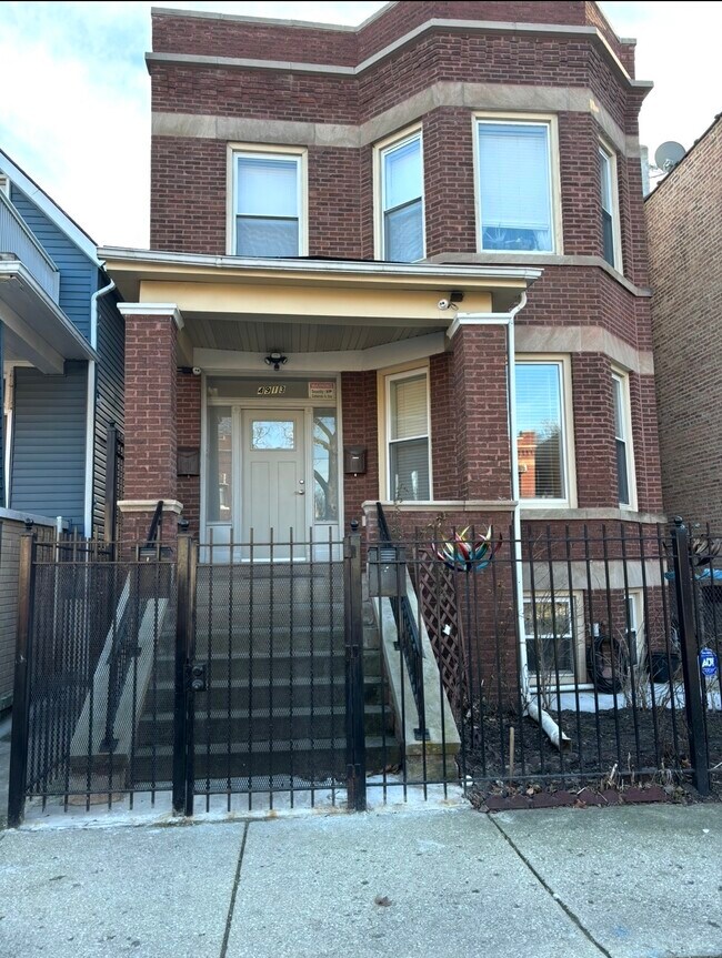 Photo - 4913 W Erie St Unidad #1