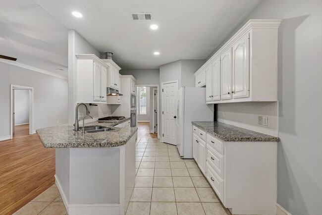 Photo - 909 Katie Ln