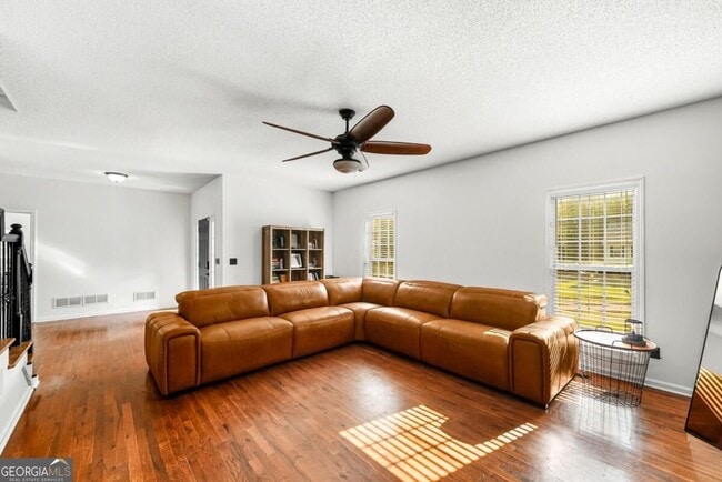 Photo - 176 Oak Leaf Dr