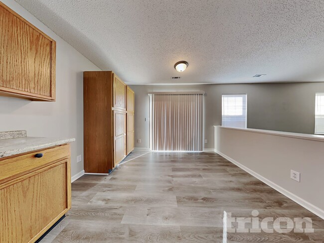 Photo - 2490 Lakecrest Dr