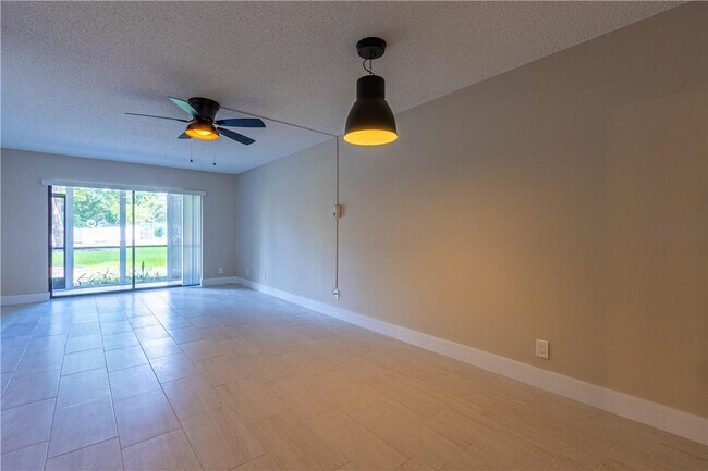 Photo - 3125 Oakland Shores Dr Unit B107