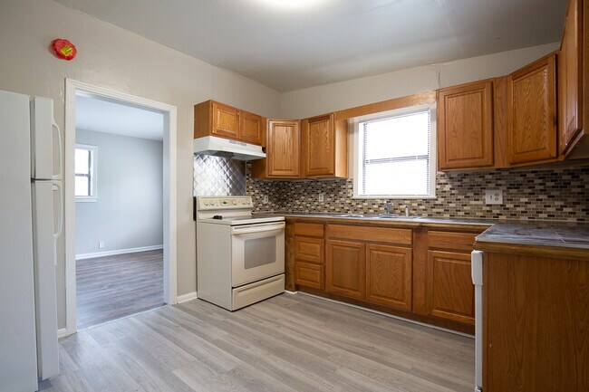 Kitchen - 1513 Atkamire Dr Unit Apt A