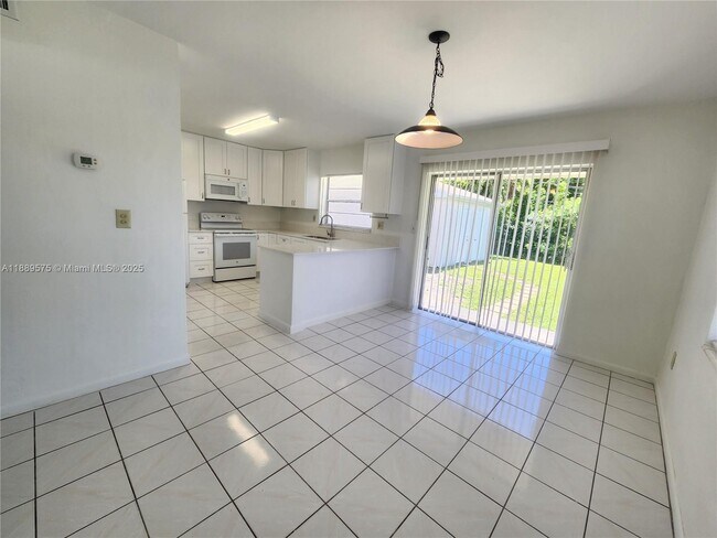 Photo - 18637 SW 100th Ave Unidad 18637