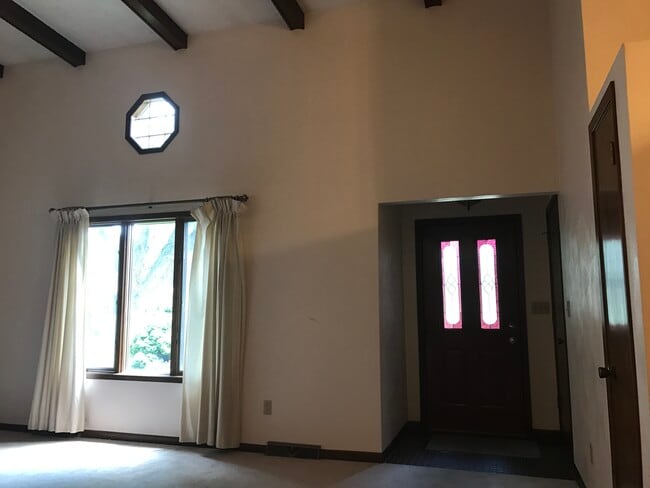 Photo - 1458 Eastview Dr