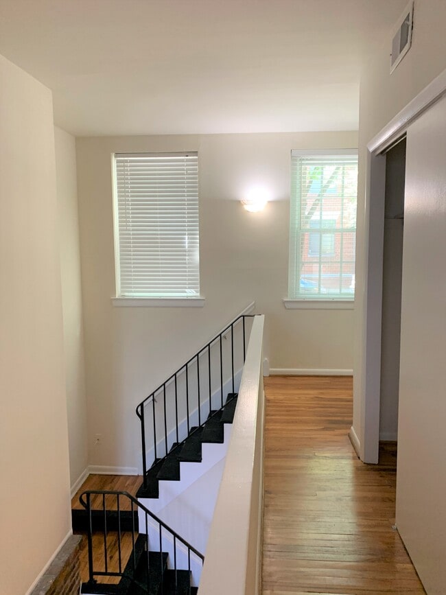 Building Photo - 937 Lombard St Unit 102