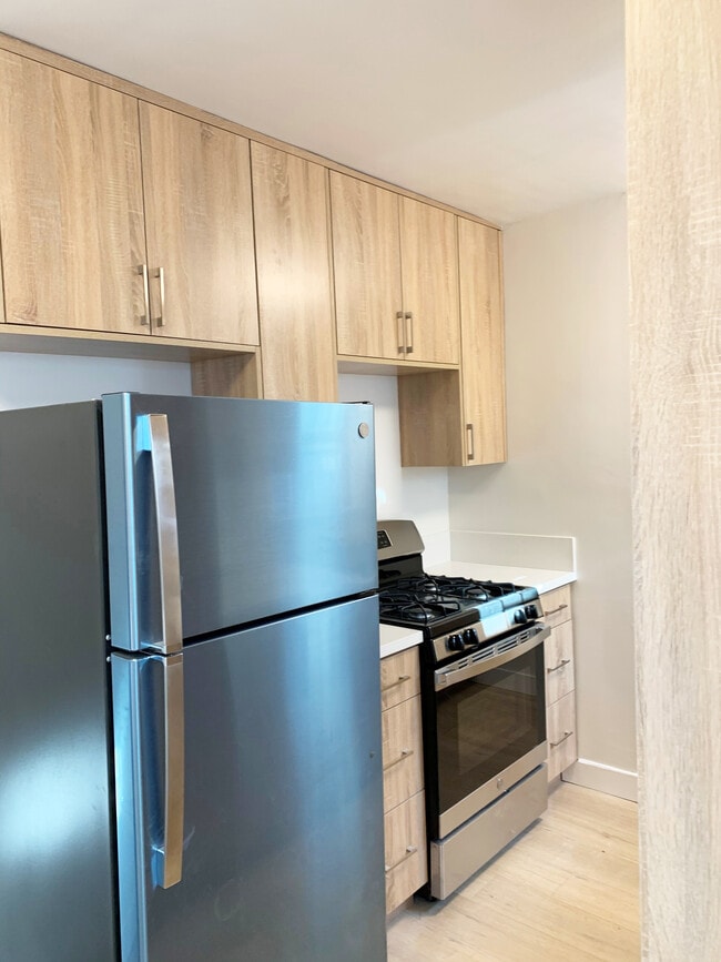 Building Photo - Venice Adjacent