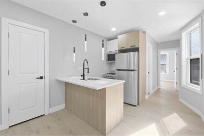 69 Lincoln Ave 1R - 67 Lincoln St Unit 3L