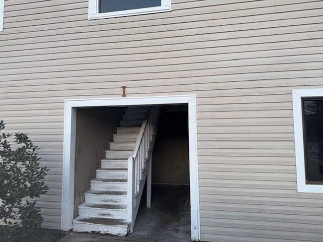Building Photo - 201 Shipman Rd Unit I34