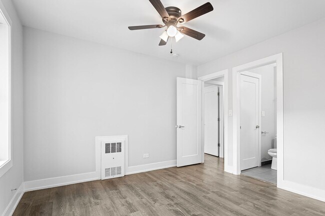 Photo - 1301 W Estes Ave Apartments Unit 3w