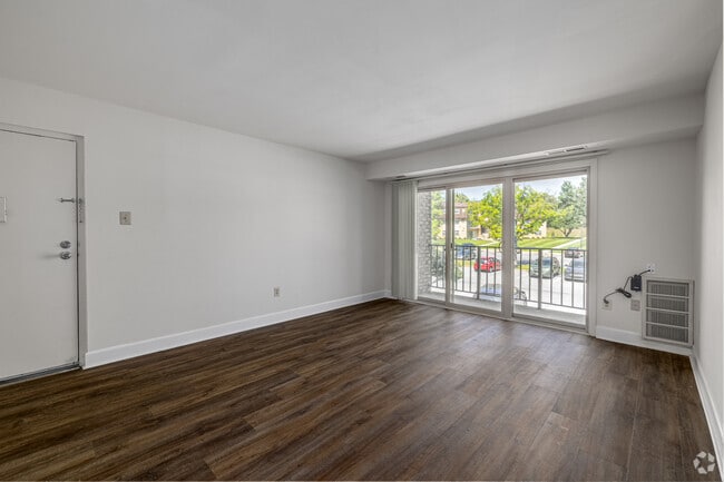 1BR, 1BA - 563SF - Living Room