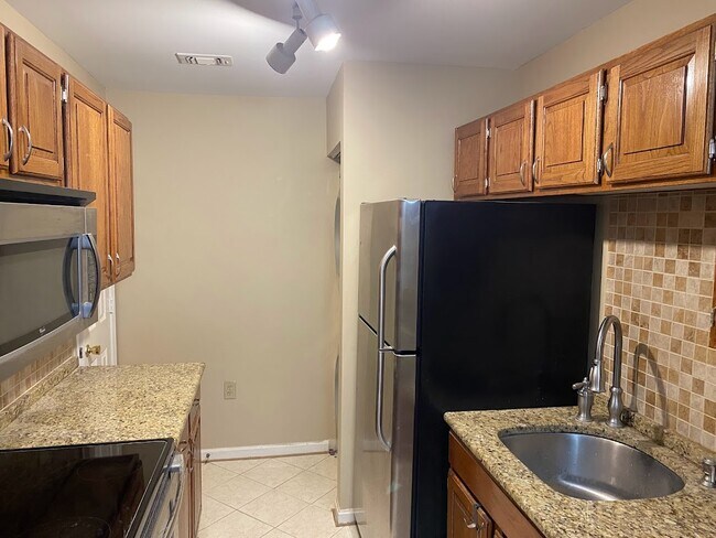 Photo - 259 S Pickett St Unidad 101