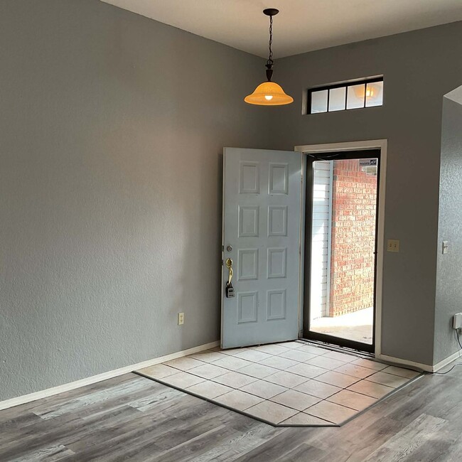 Building Photo - Welcome home!