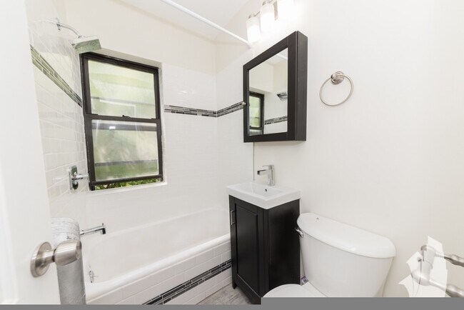 Photo - 2127 N Dayton St Unit 203