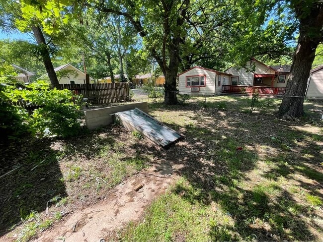 Photo - 518 W Cave Springs Ave