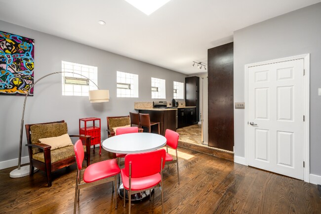 Photo - 1646 W Blackhawk St