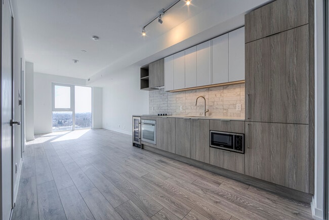 Photo - 2020-2020 Bathurst St