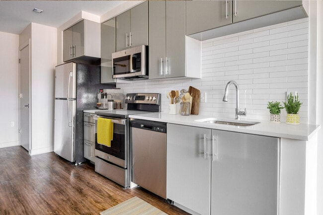 Modern Kitchens with Quartz Countertops and Stainless Steel Appliances