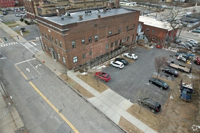 Building Photo - 257 Washington St Rental