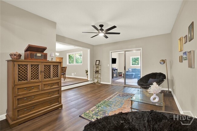 Photo - 299 Kennington Dr