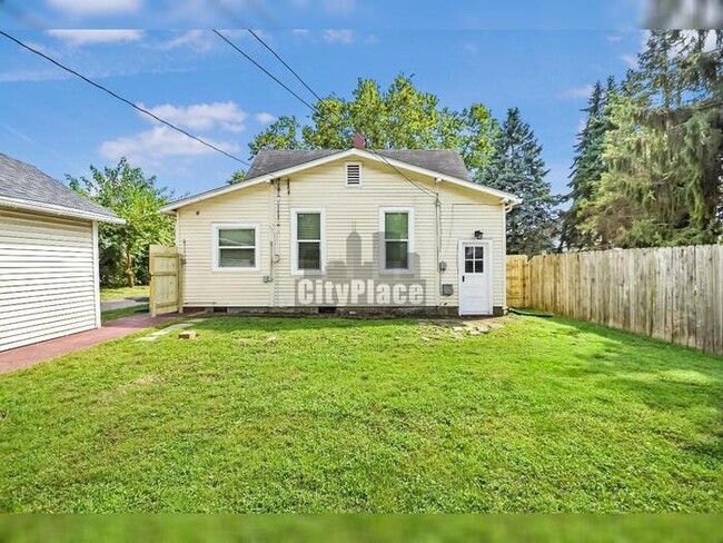 Photo - 1228 E Perry St